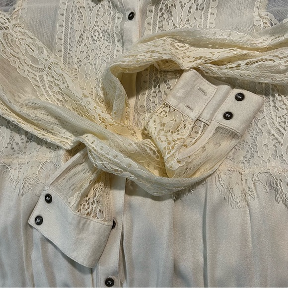 Coco + Jaimeson Button Down Long Sleeve Top - Picture 10 of 10